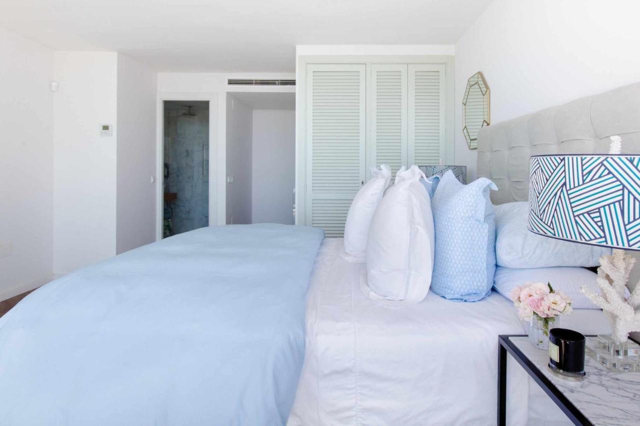 Rincon Del Mar Watch Waves Roll In From The Lavenderfringed Balcony Villa Rincon de la Victoria Exterior photo