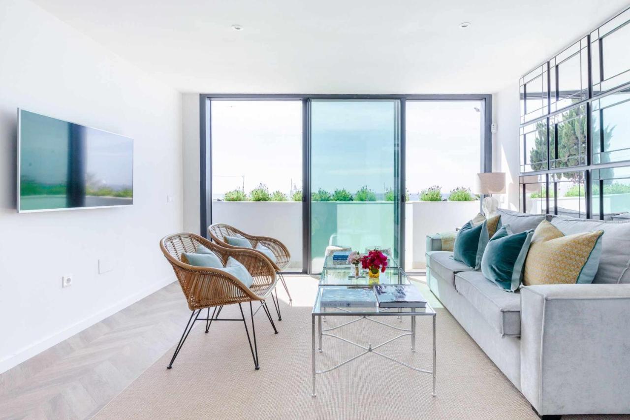 Rincon Del Mar Watch Waves Roll In From The Lavenderfringed Balcony Villa Rincon de la Victoria Exterior photo